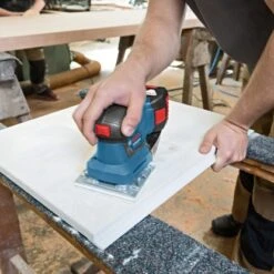 Bosch Professional Akku-Schwingschleifer GSS 18V-10 -Berühmter Werkzeug Geschäft 3368818 A 01