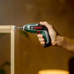 Bosch Akkuschrauber IXO 7 Basic Inkl. Akku, Ladekabel & Box -Berühmter Werkzeug Geschäft 9600271 A 01 1